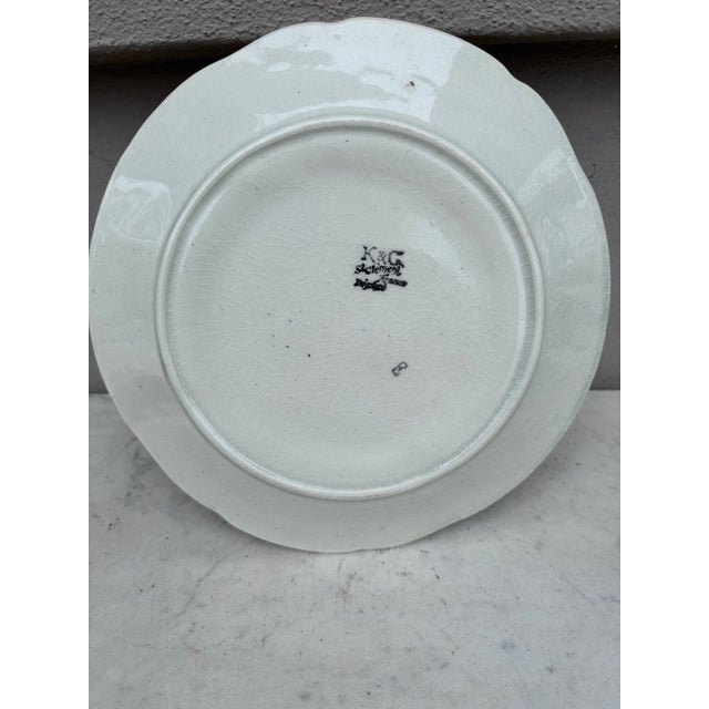 1900 - 1909 Majolica Asparagus Plate With Cyclamens Keller & Guerin Saint Clement For Sale - Image 5 of 5