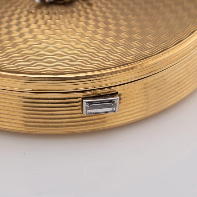 Gold Vintage French Art Deco 18k Gold and Diamond Compact from Cartier, 1929 For Sale - Image 8 of 13