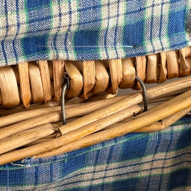 Mid-20th Century Wicker Picnic Basket For Sale - Image 10 of 12