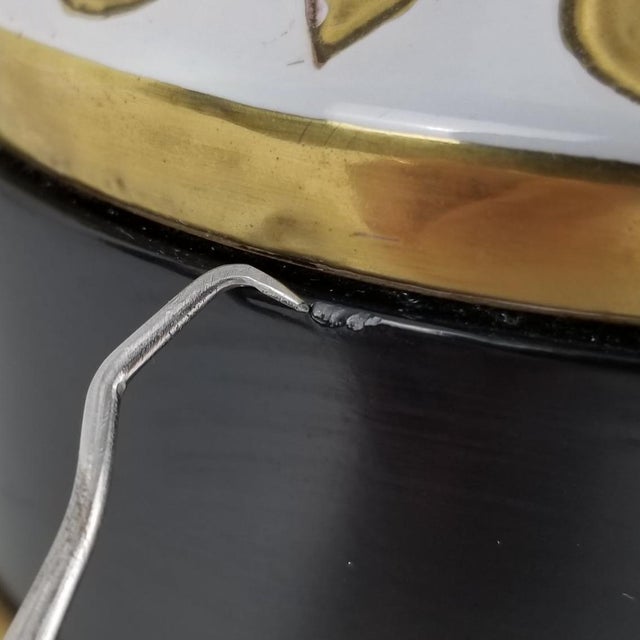 Vintage Neoclassical Stiffel Table Lamp White Porcelain Gold Greek Chariot Design For Sale - Image 6 of 12