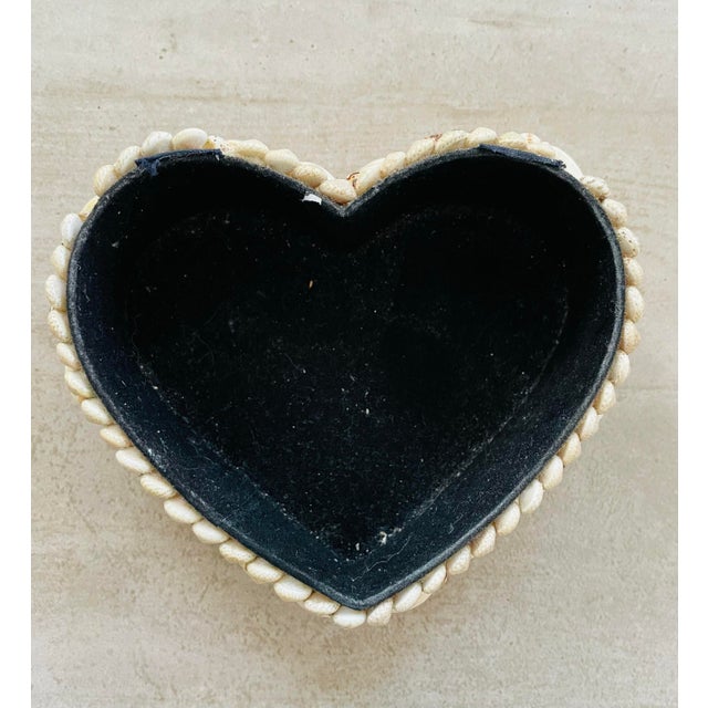 Vintage Seashell Heart Shaped Jewelry Trinket Box For Sale In New York - Image 6 of 8