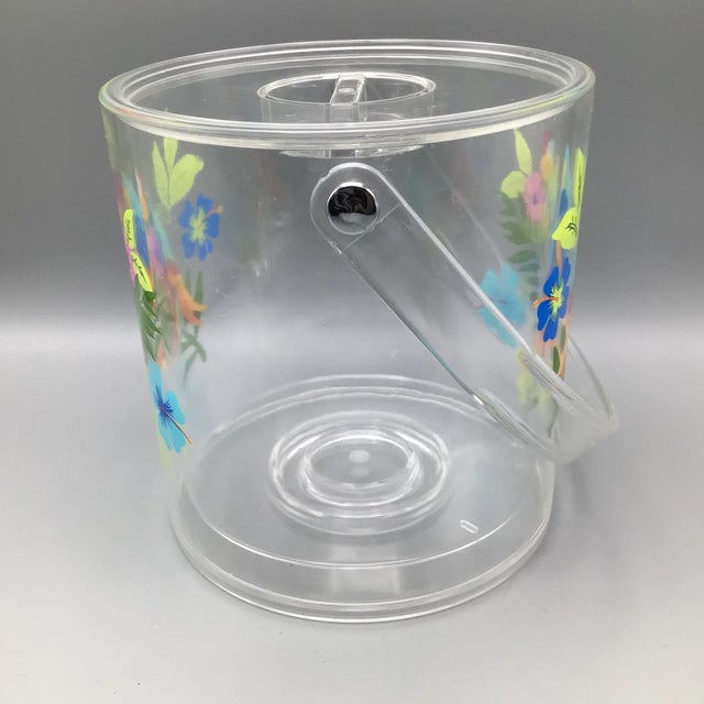 Safari Vintage Lucite Parrot Ice Bucket With Removable Insert and Stainless Steel Ice Tongs For Sale - Image 3 of 13