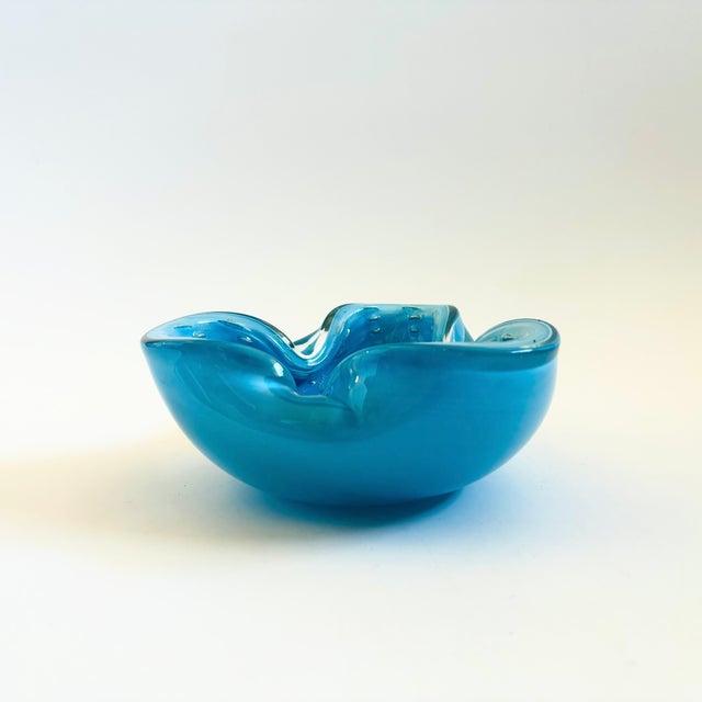 Mid-Century Modern Mid Century Alfredo Barbini Murano Art Glass Bowl - Bullicante Blue With Gold Flecks, Italy For Sale - Image 3 of 9