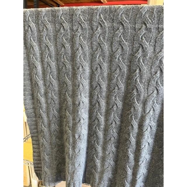 Traditional Hampton Knitted Throw in Merino Wool For Sale - Image 3 of 5