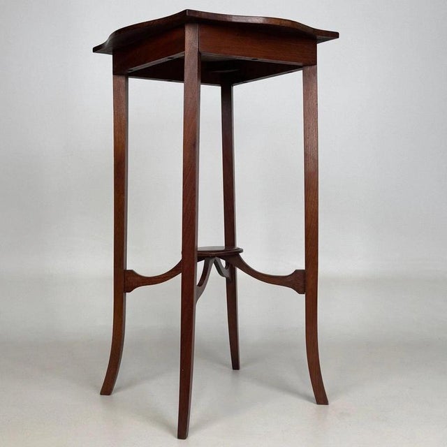 Wood Early 20th Century Antique English Edwardian Mahogany Side Table For Sale - Image 7 of 9