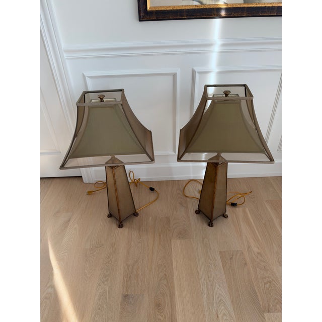 Neoclassical Mid-Century Antiqued Mirror Obelisk Table Lamps With Gilt Paw Feet - Pair For Sale - Image 4 of 10