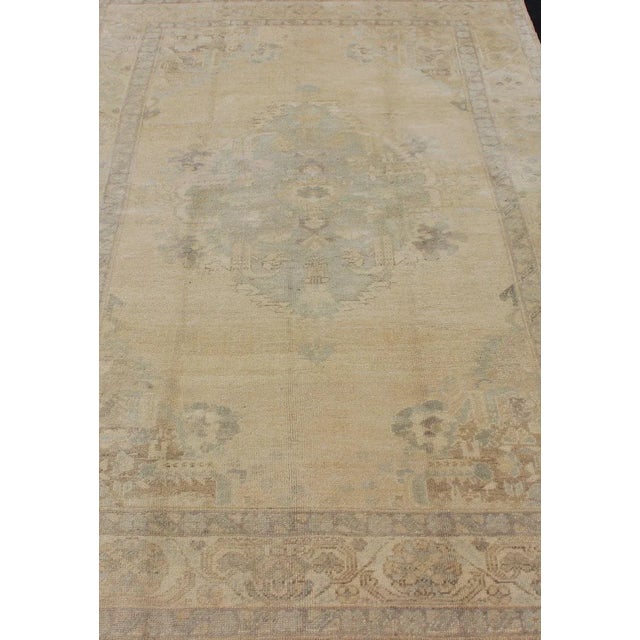 Textile Oushak Vintage Turkish Rug With Faded Central Medallion Design in Cream Colors For Sale - Image 7 of 13