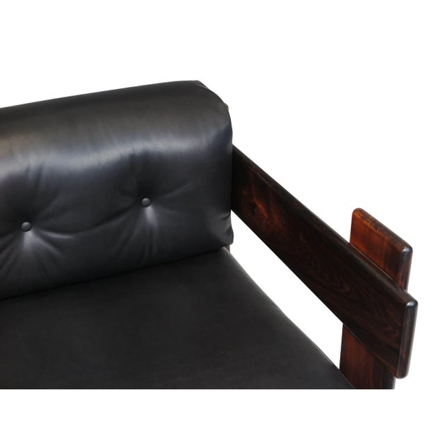 Mid 20th Century Casulo Brazilian Modern Rosewood Lounge Chair in Black Leather For Sale - Image 5 of 10