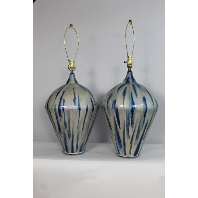 Laurel Lamp Company Substantial Mid 20th Century Laural Lamp Influence Lamps - A Pair For Sale - Image 4 of 12