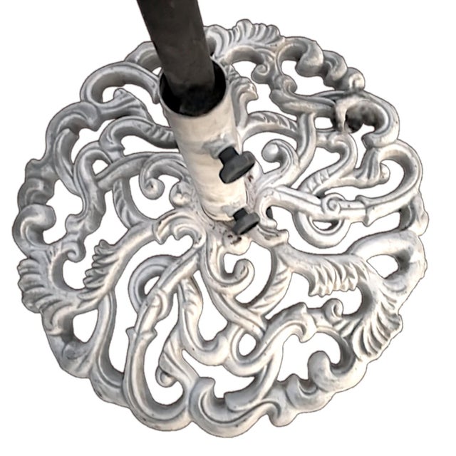 Mid-Century Modern 1950s White Cast Iron Outdoor Patio Umbrella Stand With a Distinctive Scrolling Vine Design For Sale - Image 3 of 4