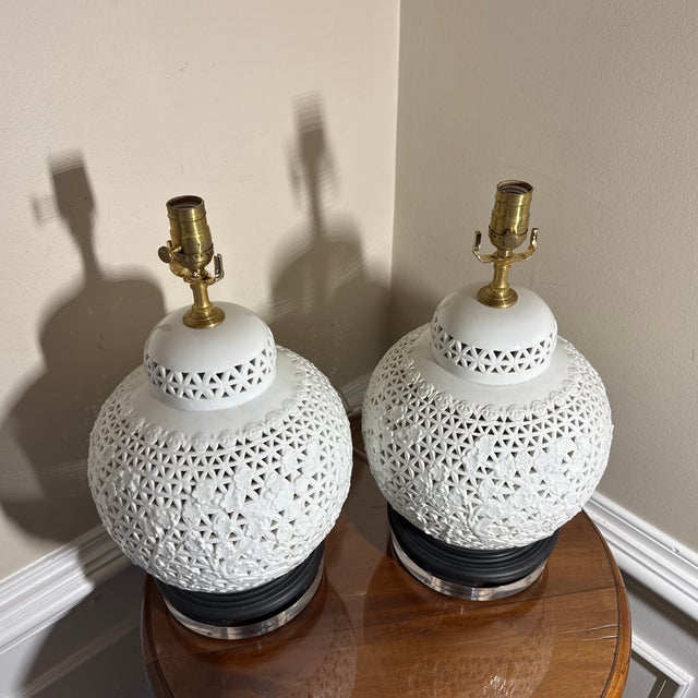Ceramic 1970s Chinoiserie Italian Ceramic Blanc De Chine Ginger Jar Lamps - a Pair For Sale - Image 7 of 8