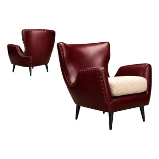 Pair of Brazilian Modernist Armchairs in Hardwood, Burgundy Leather & Bouclé by Carlo Hauner, Brazil, 1950s - Lot 466B For Sale