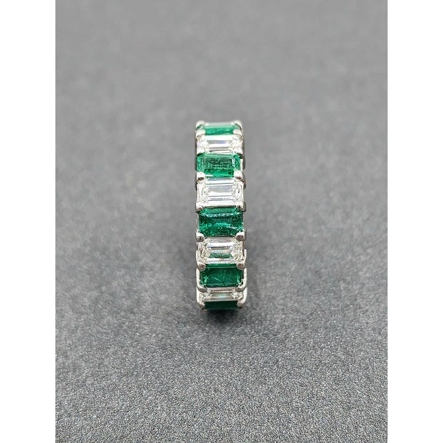6.03 Ct Emerald Cut Colombian Emerald & Diamond Band Size 5.75 For Sale In Chicago - Image 6 of 9