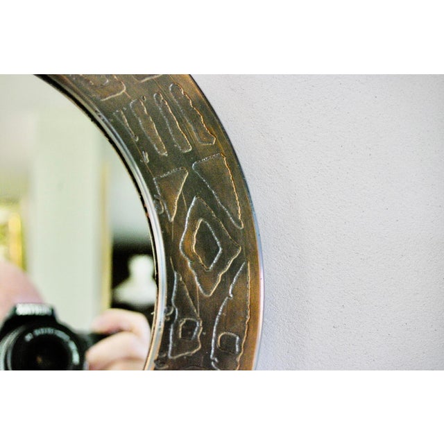 Rare round Italian wall mirror in patinated copper from the mid-20th century; a larger model exists in very good...