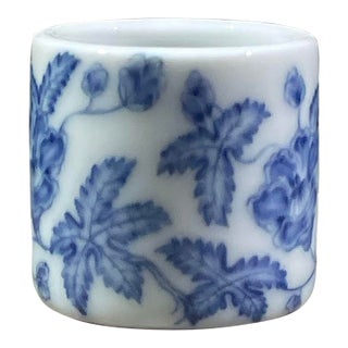 Blue & White Porcelain Thumb Ring With Floral Motif For Sale