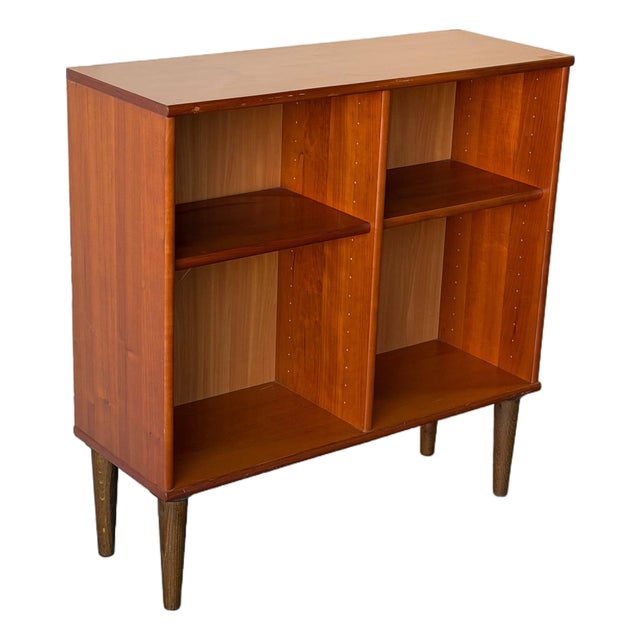 Mid Century Danish Teak Bookcase – Vintage Scandinavian Open Shelf Cabinet – Small MCM Display Storage For Sale