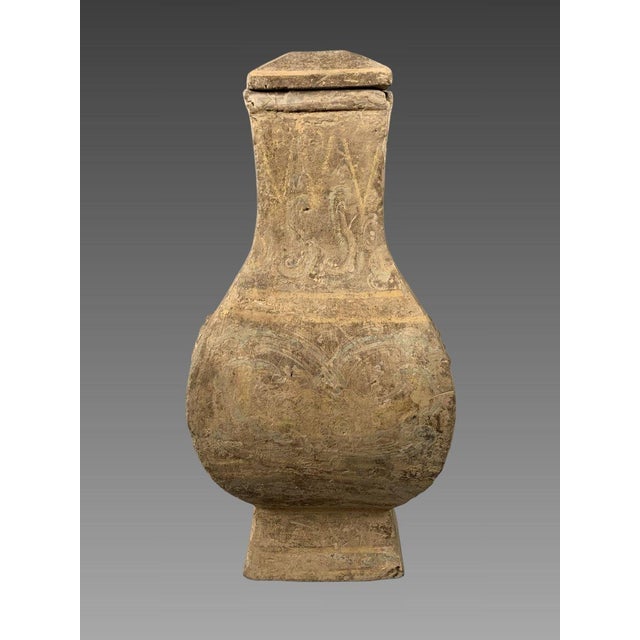 Polychrome terracotta vase, HU dynasty, Early HAN dynasty (206 BC-220 AD). Ancient China For Sale - Image 6 of 7