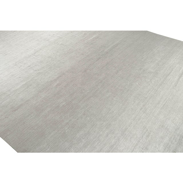 Contemporary 2010s Rug & Kilim’s Modern Rug in Solid Gray and Off-White Striae - 14x20 For Sale - Image 3 of 7