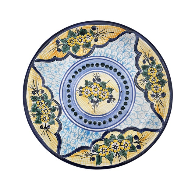 1980s Hand-Painted Floral Mexican Talavera-Style Plate in Yellow & Blue, 11.25" For Sale - Image 5 of 16