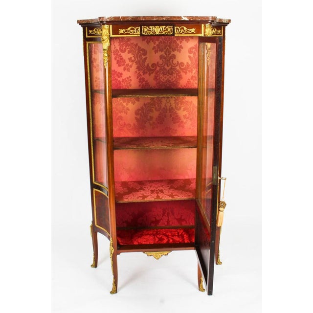 French Display Cabinet from Vernis Martin, 19th Century For Sale - Image 11 of 18