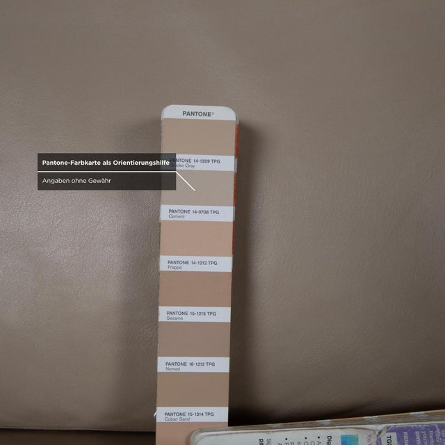 Cream Erpo CL 500 Three-Seater Sofa in Leather For Sale - Image 8 of 12