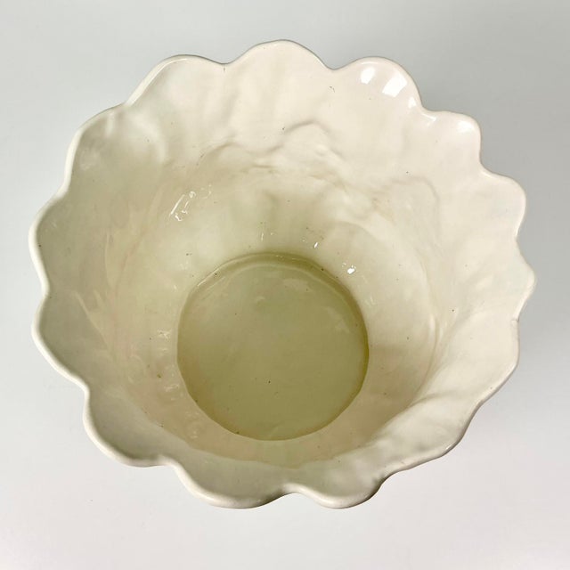 1970s Vintage Hollywood Regency Boho Chic Trompe L’Oeil Style Ceramic White Tulip Planter. For Sale - Image 14 of 16