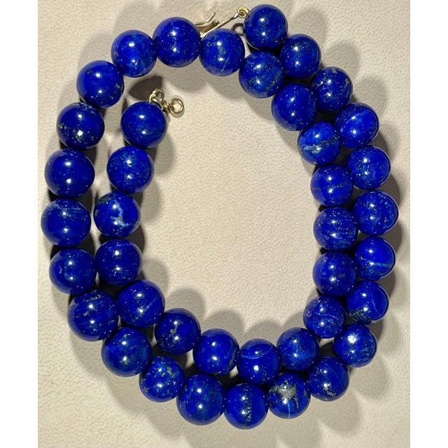 Vintage Lapis Lazuli Single Strand Necklace with 14 Karat Yellow Gold Lobster For Sale - Image 4 of 18