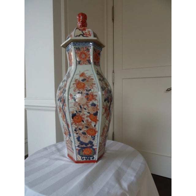 Mid 20th century Foo Dog toped covered Chinese vase with a brilliant palate of colors intricately painted and six sided.