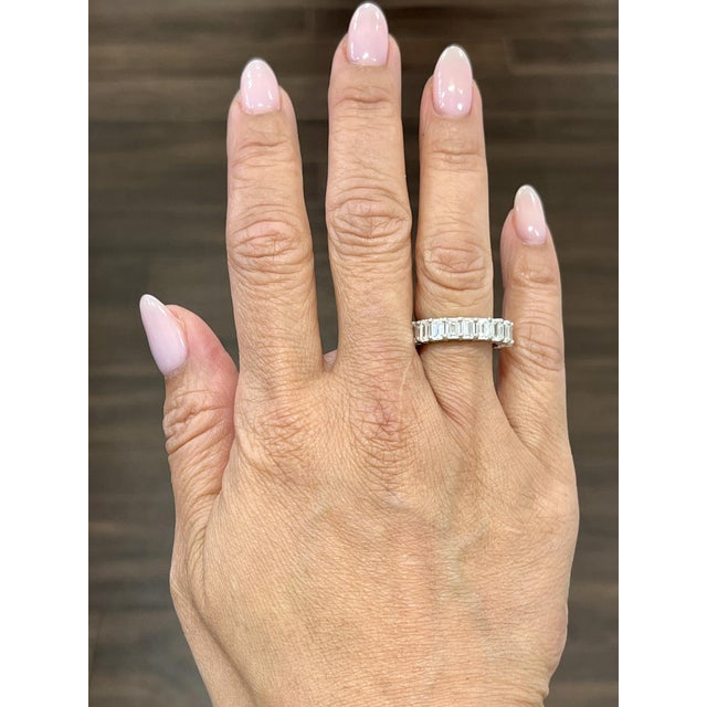 This gorgeous eternity ring features 22 emeralds all around. Encased in platinum, the diamonds boast a color of G/H and...