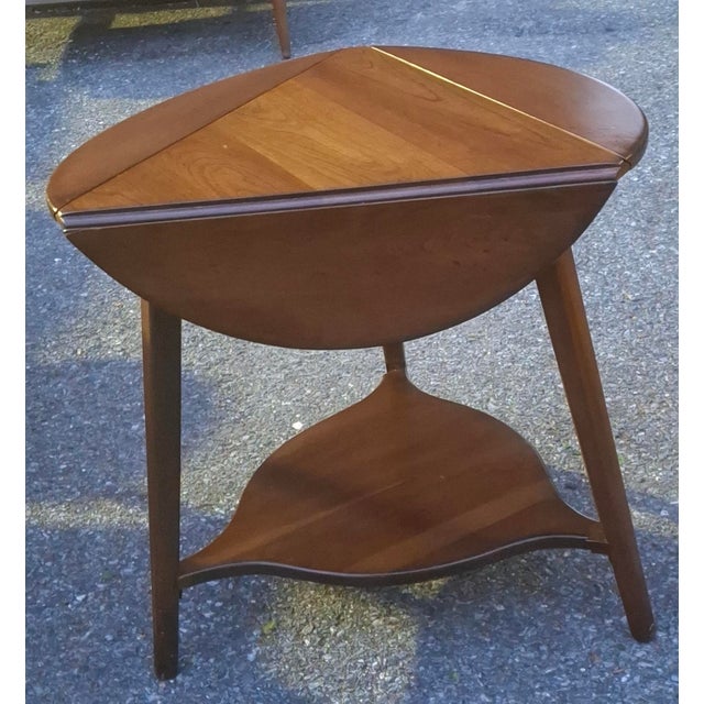 Traditional Late 20th Century Federal Style Solid Stained Cherry Triangular Drop-Leaf Side Table For Sale - Image 3 of 6