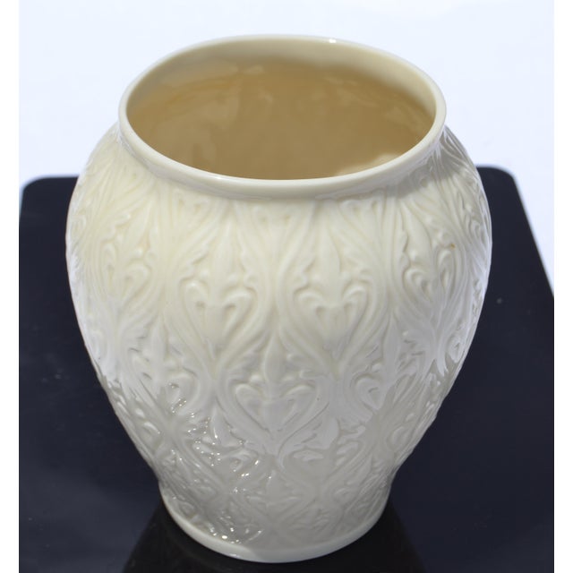 1960s Lenox Kismet Collection Fine Bone Porcelain Ginger Jar Vase Embossed Fleur-De-Lis Pattern For Sale - Image 12 of 12