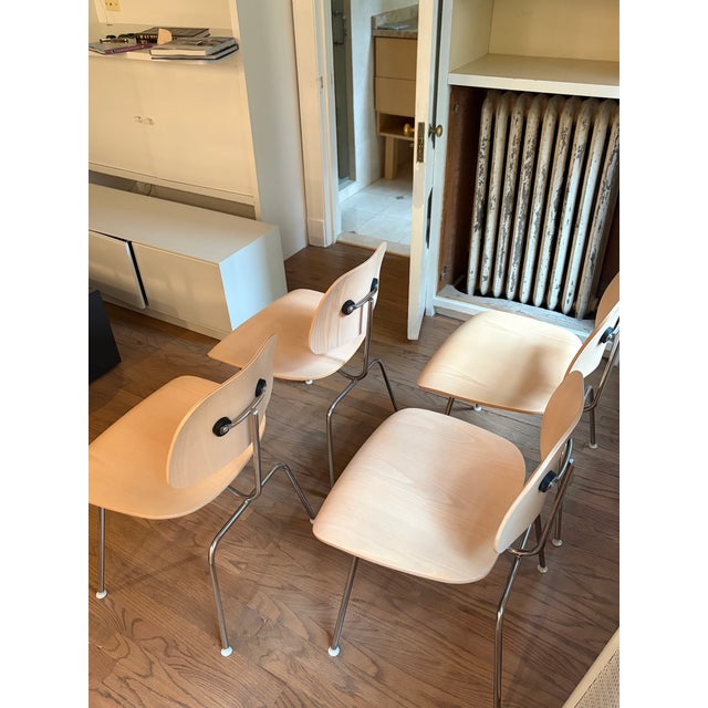 Mid-Century Modern DWR Eames Dining Chair Metal Base Chrome - White Ash For Sale - Image 3 of 7