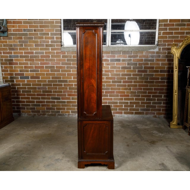 English 19th Century Mahogany Bookcase with Glass Doors and Carved Rosettes For Sale In Atlanta - Image 6 of 12