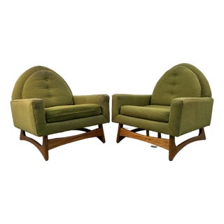 Striking Mid-Century Modern Lounge Chairs Attributed to Kroehler For Sale