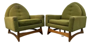 Striking Mid-Century Modern Lounge Chairs Attributed to Kroehler