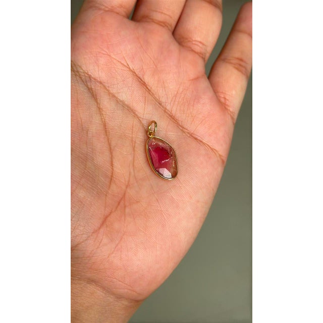 Art Nouveau Raw-Cut Bezel Set 3.29ct Pink Tourmaline Slice Pendant in 14k Yellow Gold For Sale - Image 3 of 15
