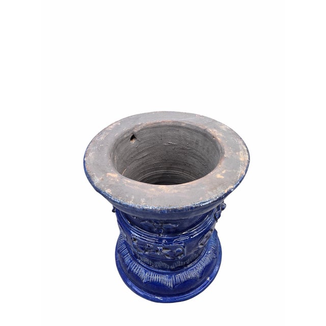 Early 19th Century Antique Yellow and Blue-Glazed Planter Pot From Guangdong Province With Stand For Sale - Image 5 of 10
