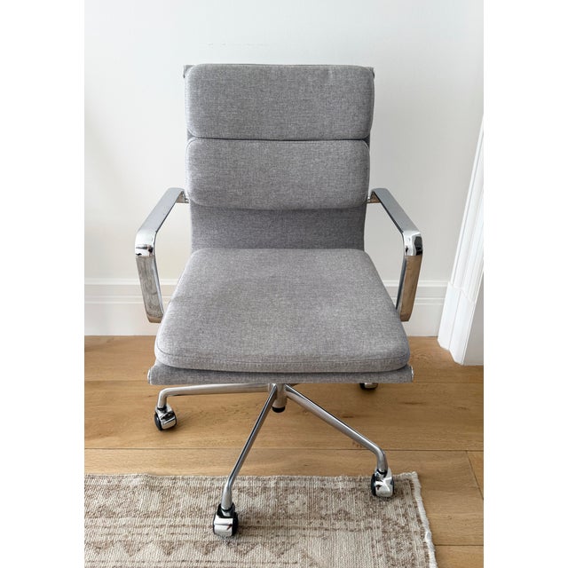 Light Gray Poly-Cotton Fabric and Three Soft Pads Strengthened Steel Frame with Removable Arms Class 4 Gas Lift for...