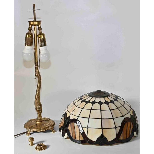 Tiffany Style Table Lamp in Brass and Art Glass, 1950s For Sale - Image 3 of 11