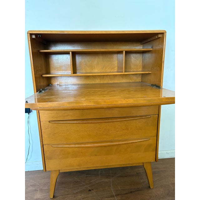 1940s 1940s Heywood Wakefield M389w Desk/Chest Wheat For Sale - Image 5 of 11