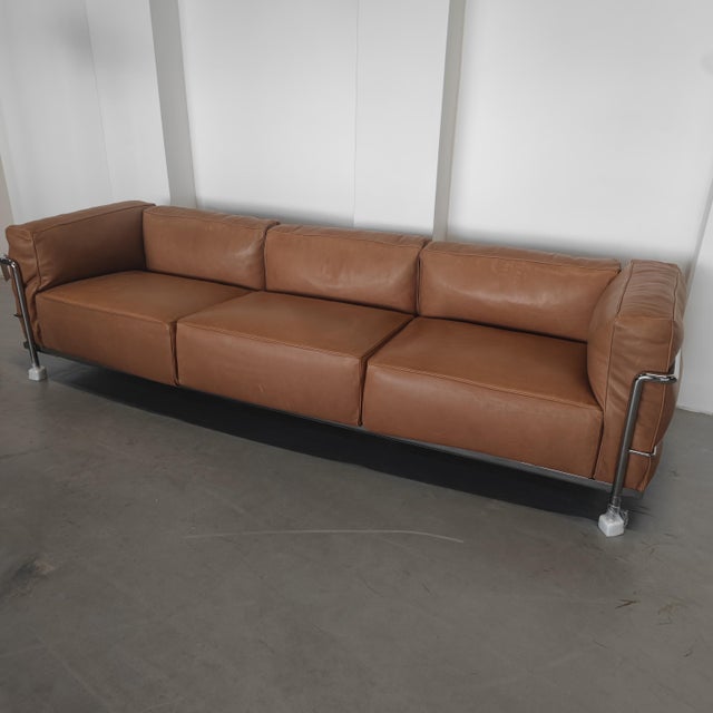 Bauhaus Cognac LC3 3-Seater Sofa from Cassina, 2024 For Sale - Image 3 of 10