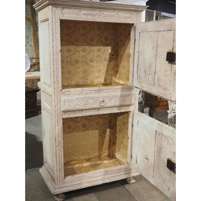 Cream 17th Century Painted Oak Homme Debout Cabinet From Southwest France For Sale - Image 8 of 13