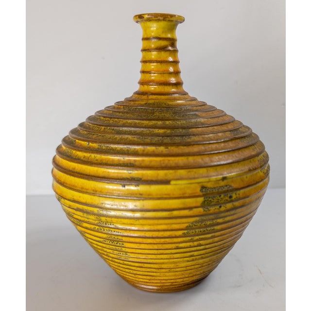Mid 20th Century Mid-Century Modern Italian Art Pottery Vase by Alvino Bagni for Raymor For Sale - Image 5 of 14
