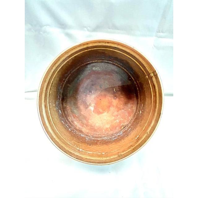 1980s 1980s Hammered Brass Cachepot Planter – Hollywood Regency Brass Planter for Tabletop Decor For Sale - Image 5 of 5