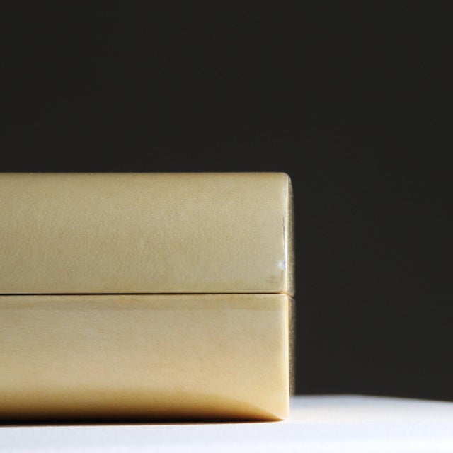 Brown Lacquered Goatskin Parchment Box by Aldo Tura, Italy, 1970s For Sale - Image 8 of 14