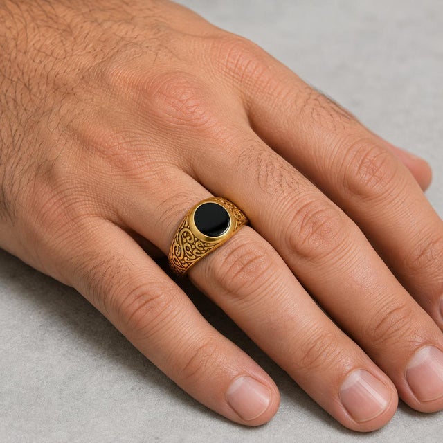 Men’s Black Onyx Ring With Arabic Calligraphy Design, Size 7.5 For Sale - Image 6 of 7