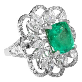 Natural zambian Emerald Certified Ring with Diamond and 18k Gold For Sale