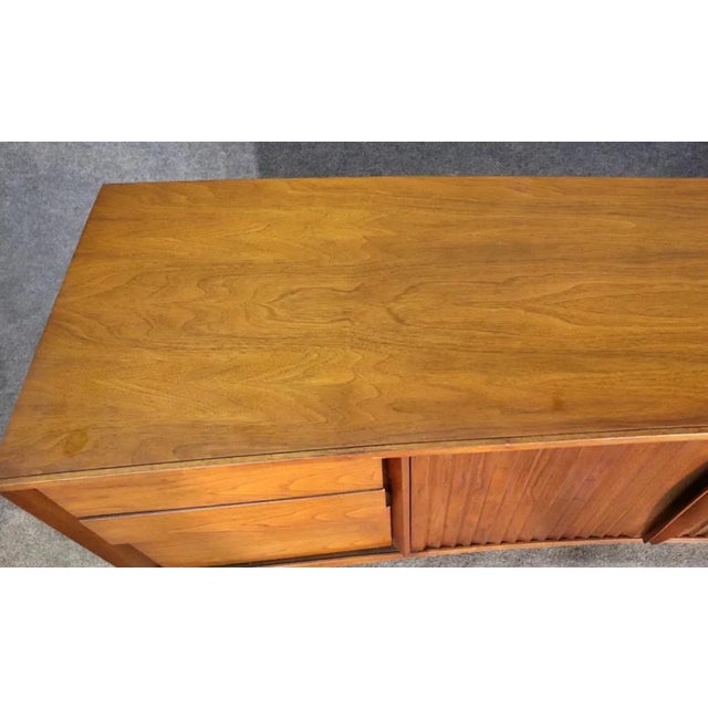 Mid 20th Century Mid-Century Curved Dresser by Unagusta, Attributed For Sale In Philadelphia - Image 6 of 10