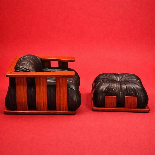 Dragone Pouf in Leather and Padouk by Luciano Frigerio for Frigerio Di Desio, 1970s For Sale - Image 4 of 18