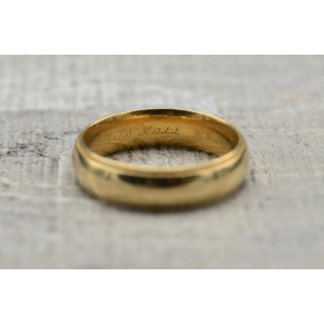 Contemporary The Hammamet: Men's 14K Yellow Gold Classic Men's Wedding Band For Sale - Image 3 of 5